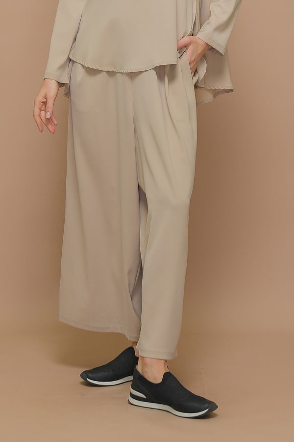 Beige Trousers with Pleats