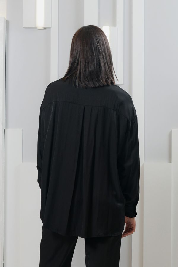 Black shirt
