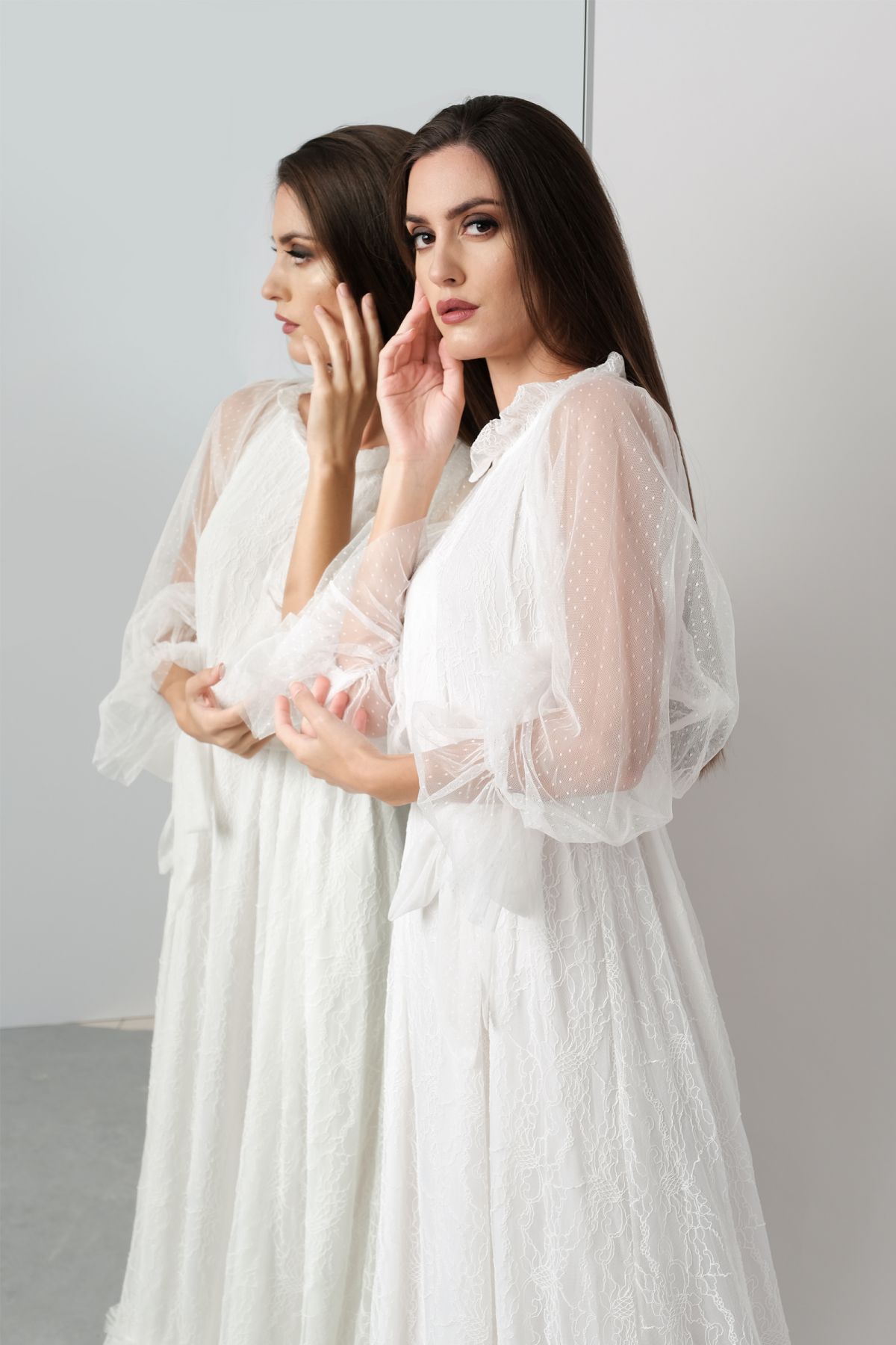White Lace Dress With Tulle - Le Merge
