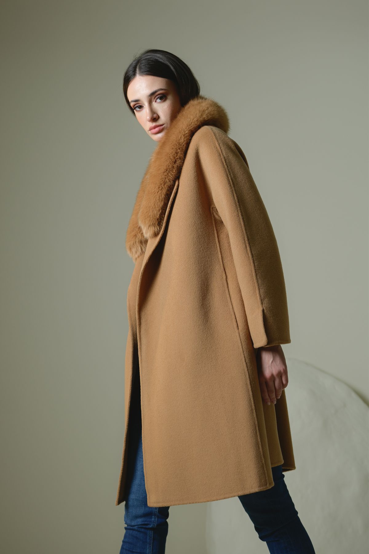 Camel jacket with fur collar discount