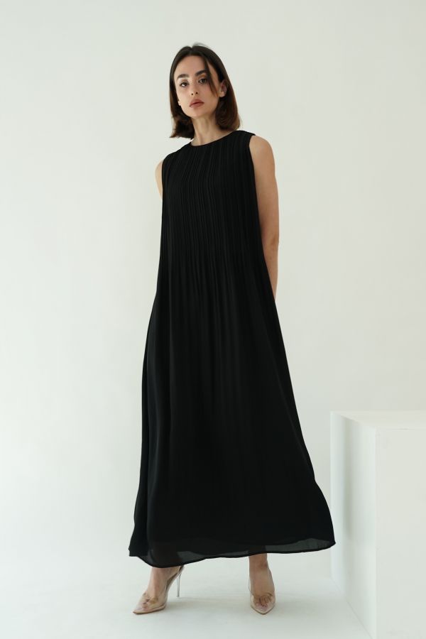 Black sleeveless pleated dress