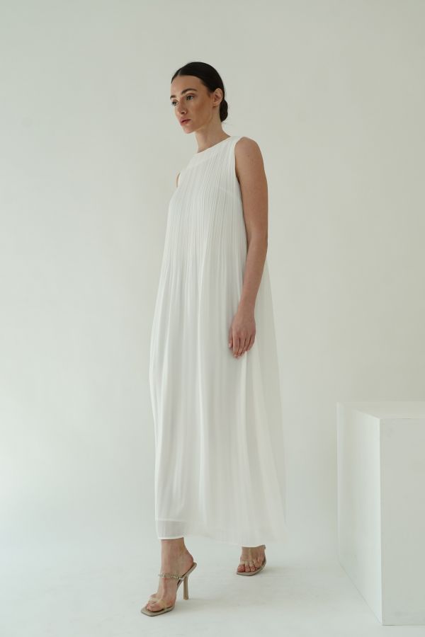 White sleeveless pleated dress