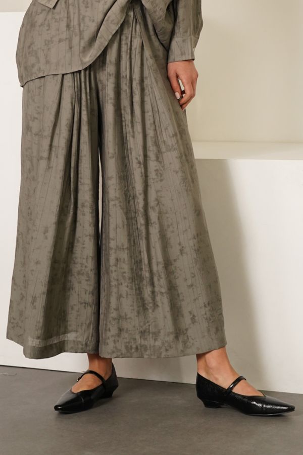 Grey trousers with pleats00736-170