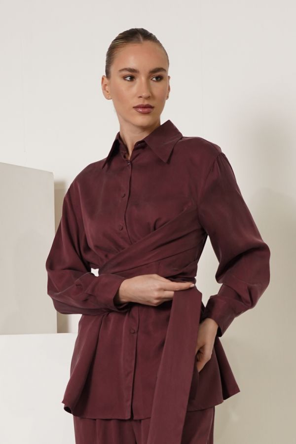Burgundy shirt with tie