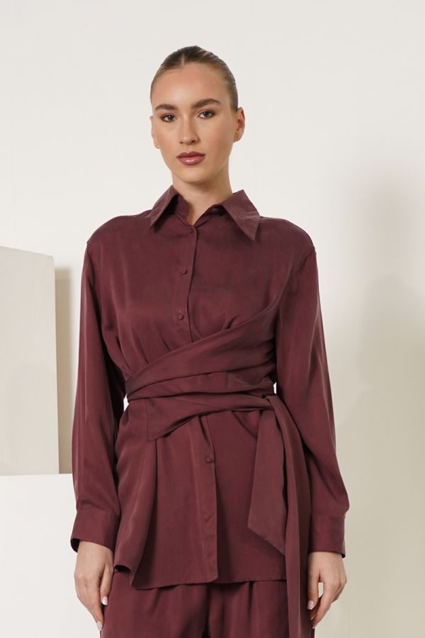Burgundy shirt with tie