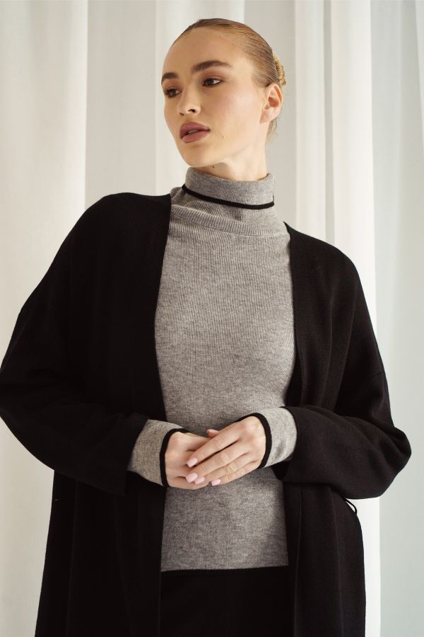 Grey shirt with black outlines