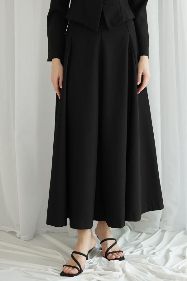 Black skirt 