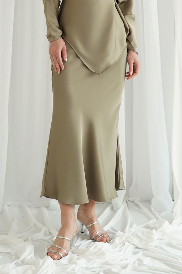 Light brown skirt